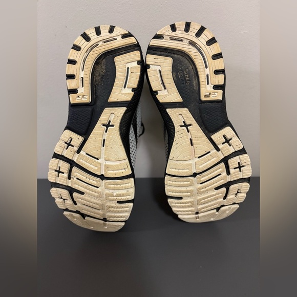 Brooks Womens Adrenaline GTS 22 Gray and Black Running Shoes, Size:8 - Picture 5 of 14